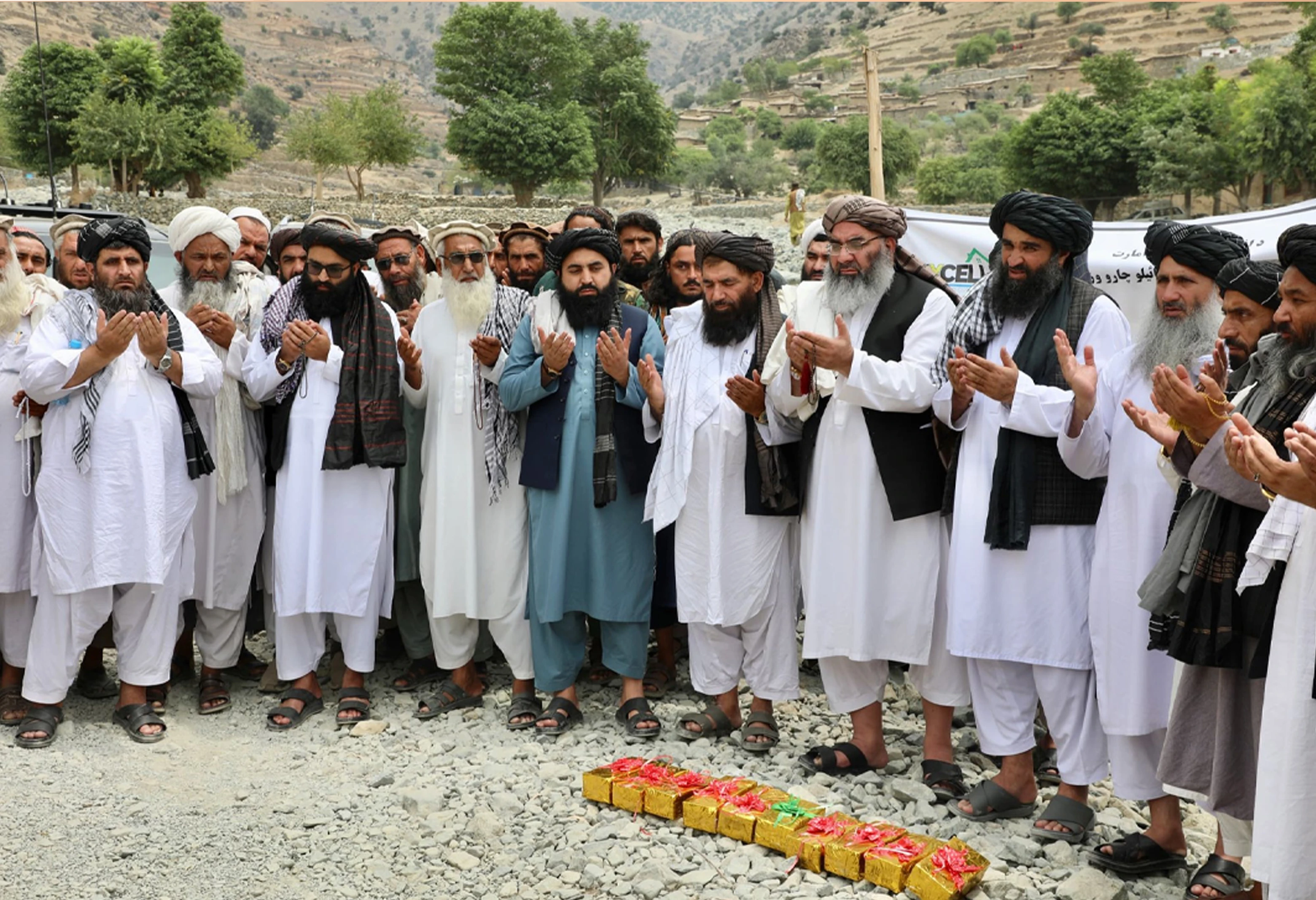 کونړ کې فرضي کرښې ته څېرمه ولسوالیو کې د ۳۵ پروژو چارې پیل شوې