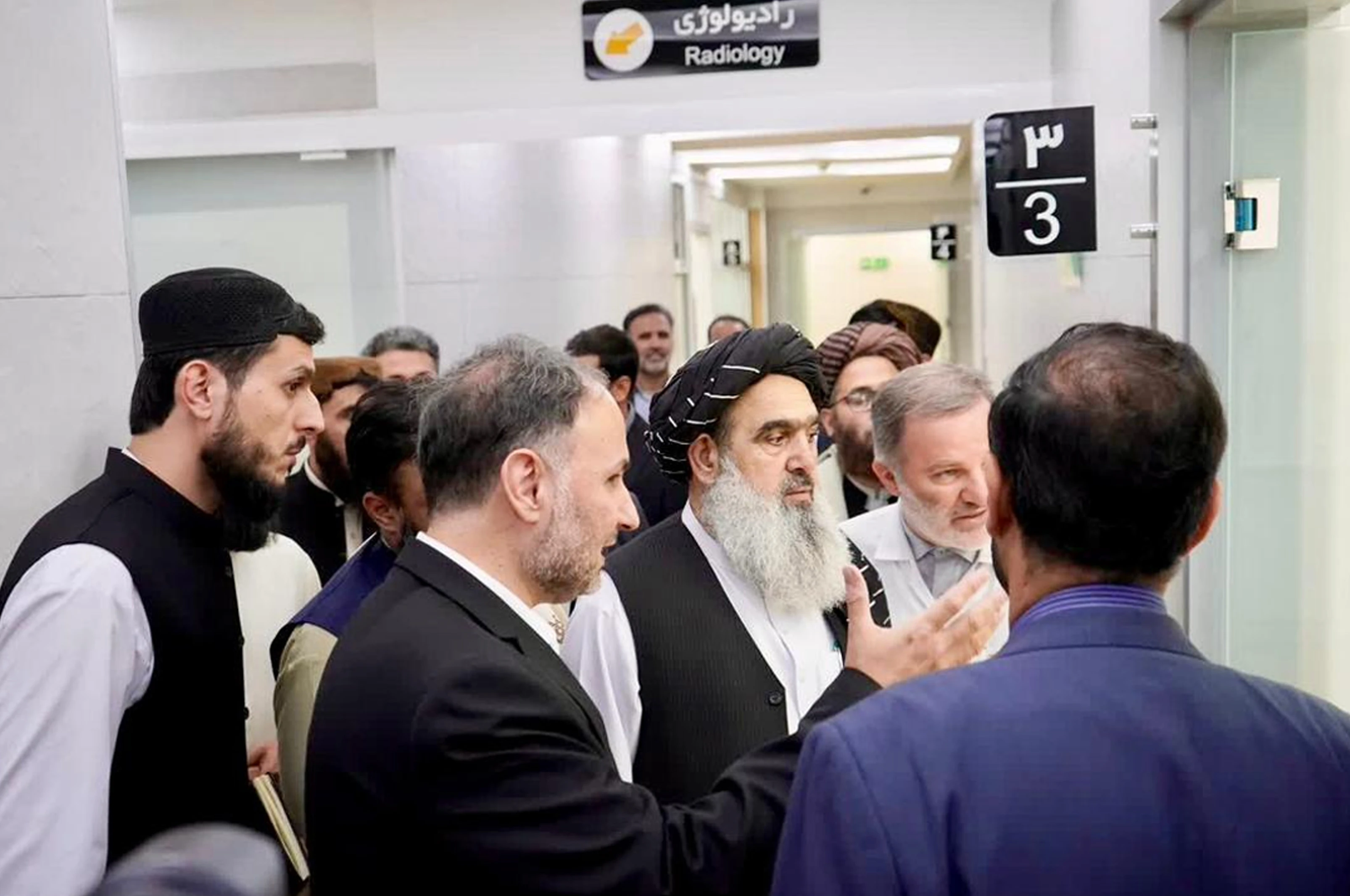 دیدار وزیر صحت عامه از شفاخانه و پوهنتون بقیة‌الله ایران 