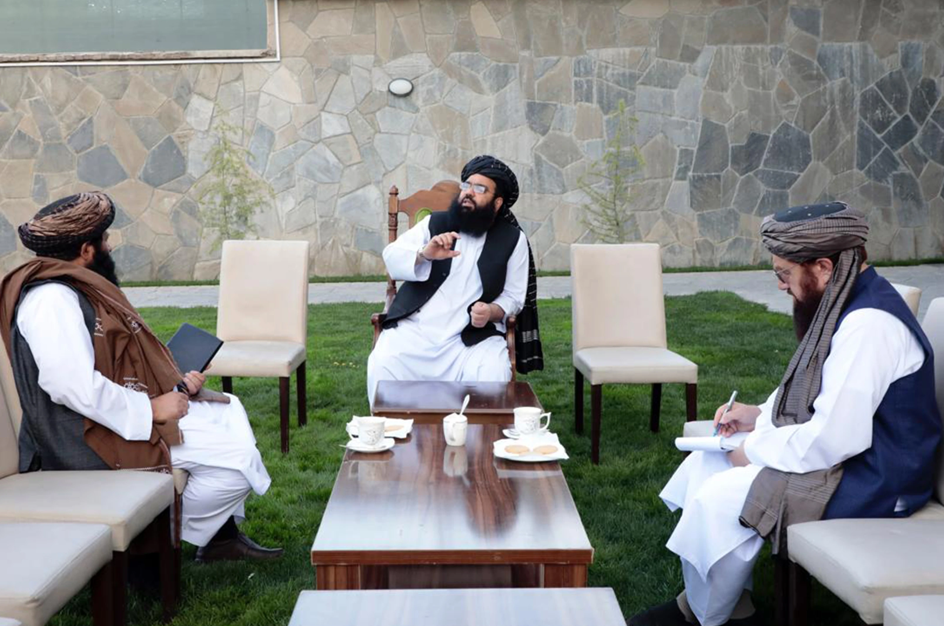 د کډوالو چارو وزیر: ټولې دولتي ادارې کډوالو سره د مرستې لپاره چمتو دي 
