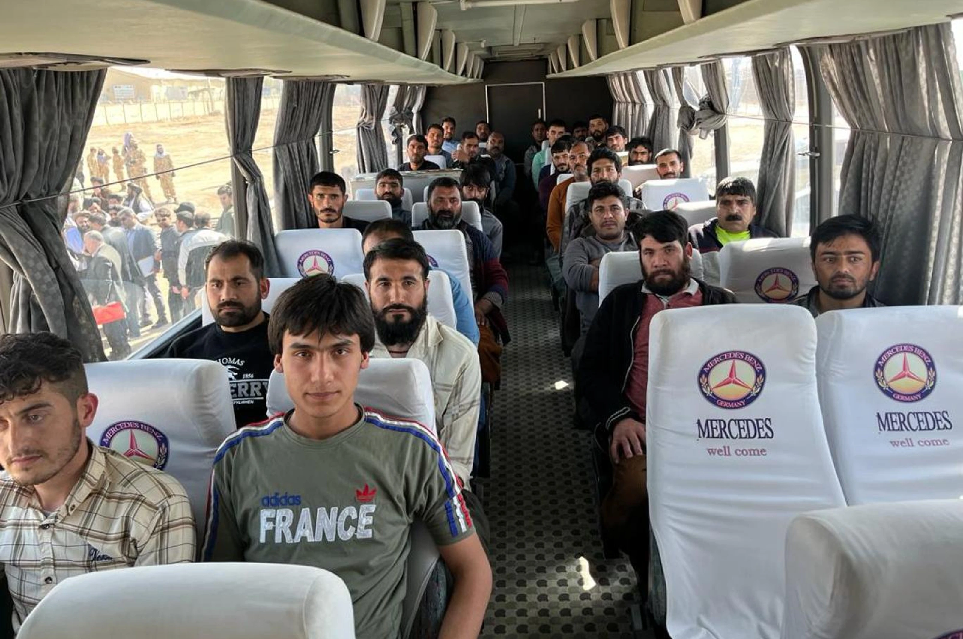 ایران کې په بند د محکوم افغانانو د لېږد لړۍ پیل شوه