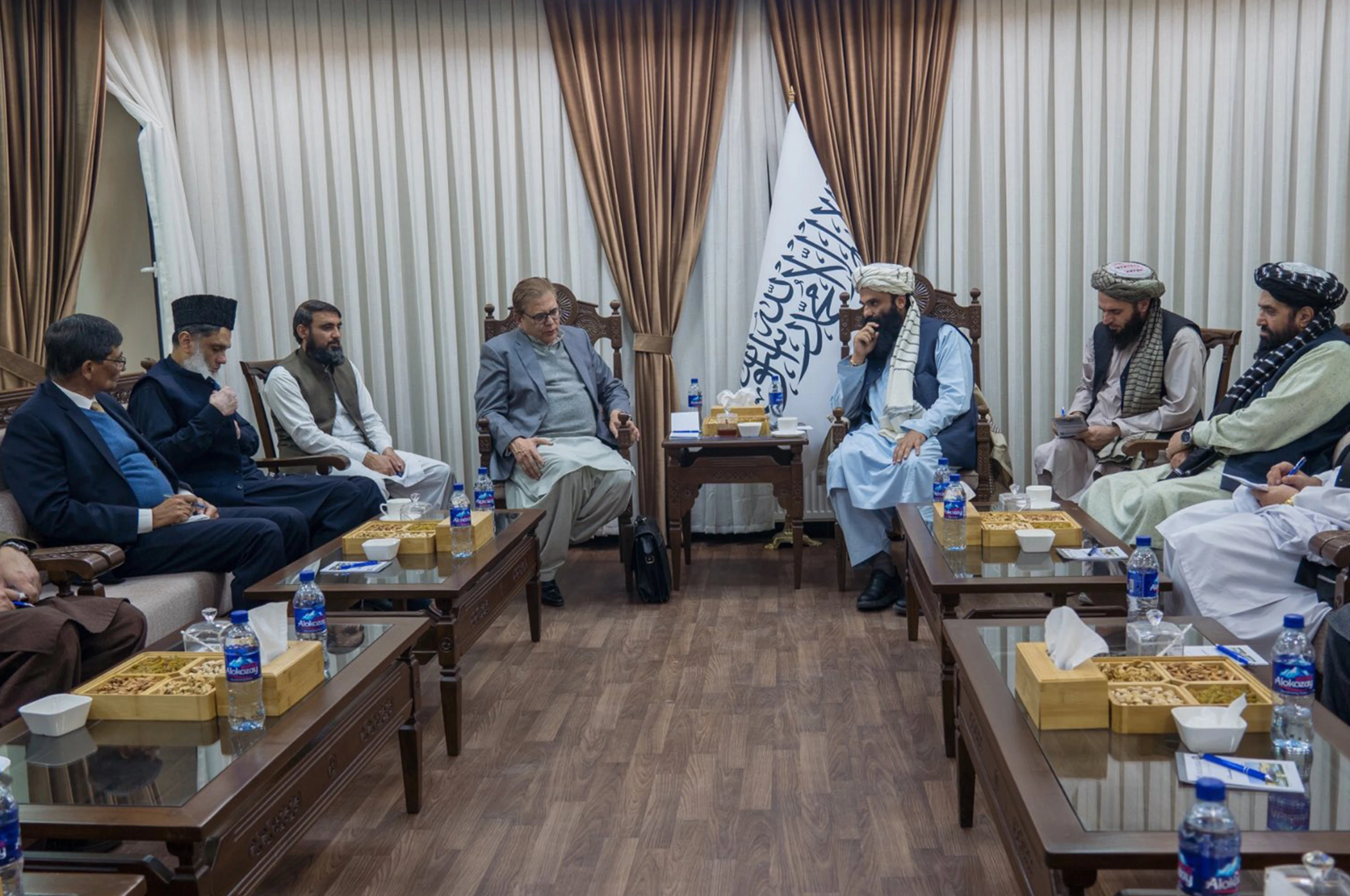د پاکستان ځانګړي استازي د افغانستان کورنیو چارو وزیر سره کتلي