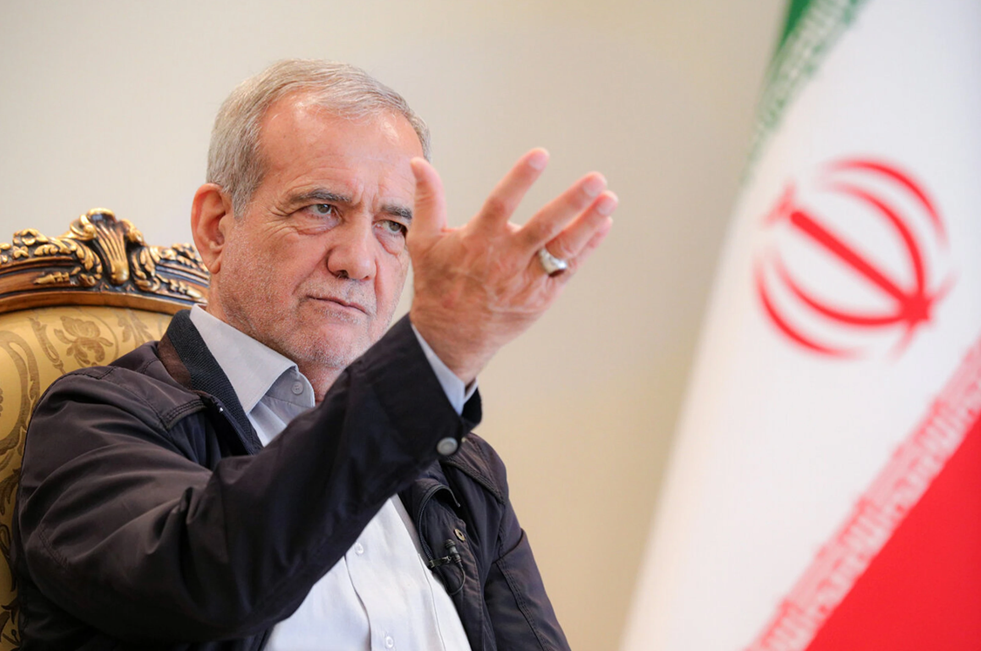 د ایران ولسمشر: د یورانیمو غني کول مو حق او دې برخه کې هېچاته نه تسلیمیږو