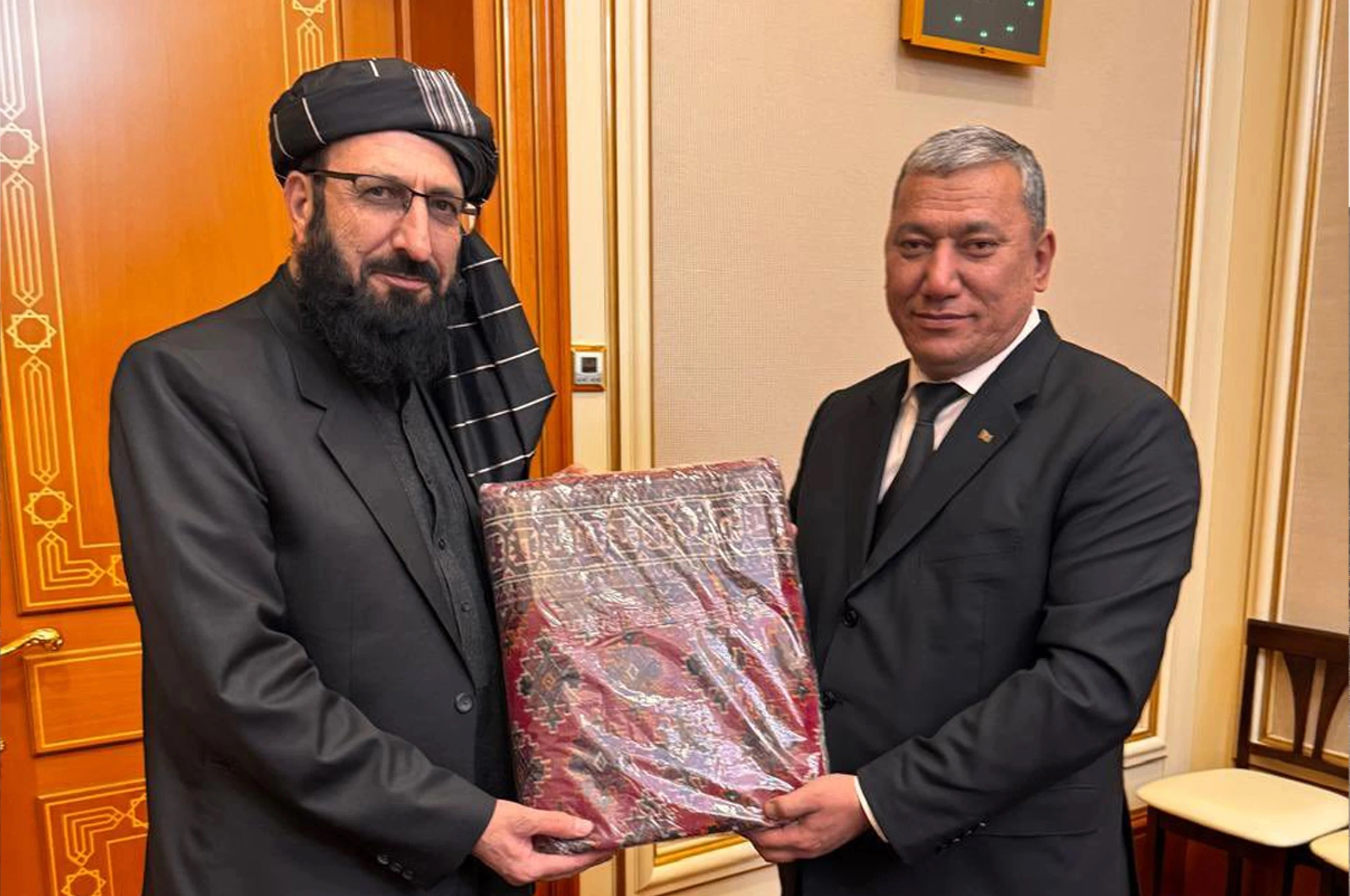 د کابل او عشق اباد چارواکو د نفت او ګازو انتقال پر زیاتېدو خبرې کړې