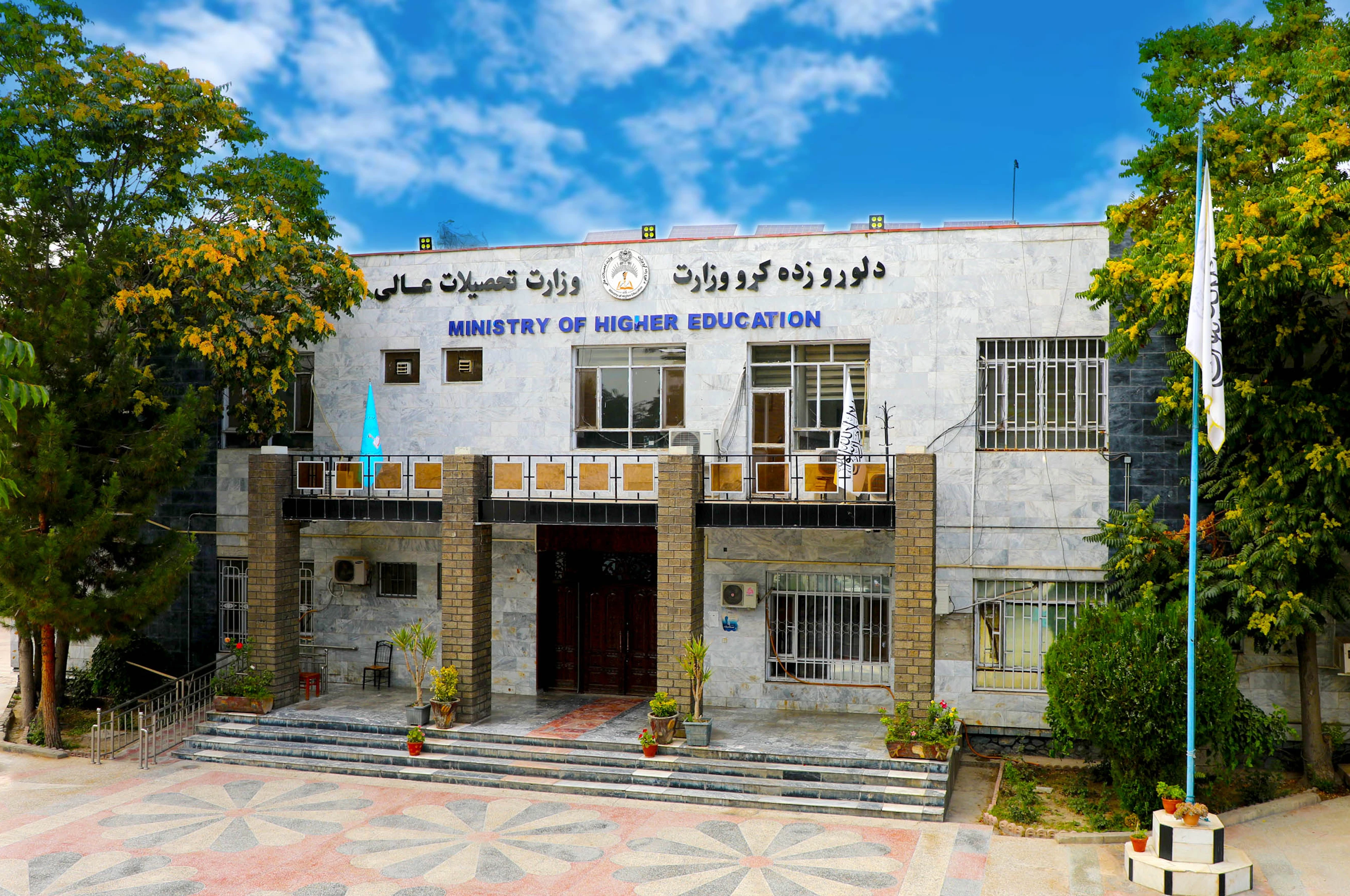 د افغان انجونو د سکالرشیپونو په اړه اوازې ناسمې دي