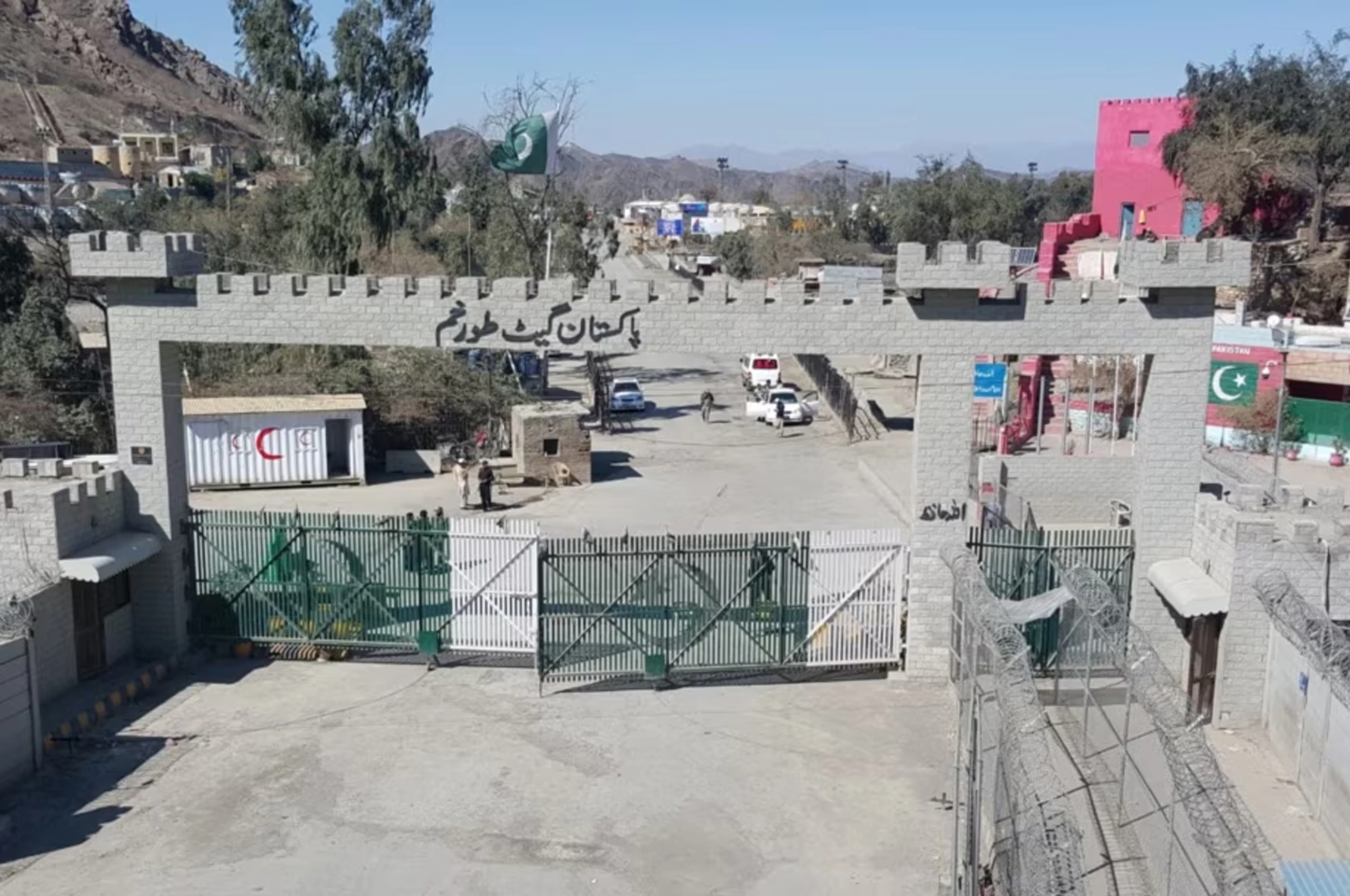 تورخم کې تېره شپه ناوخته د افغان او پاکستاني لوريو ترمنځ نښته شوې
