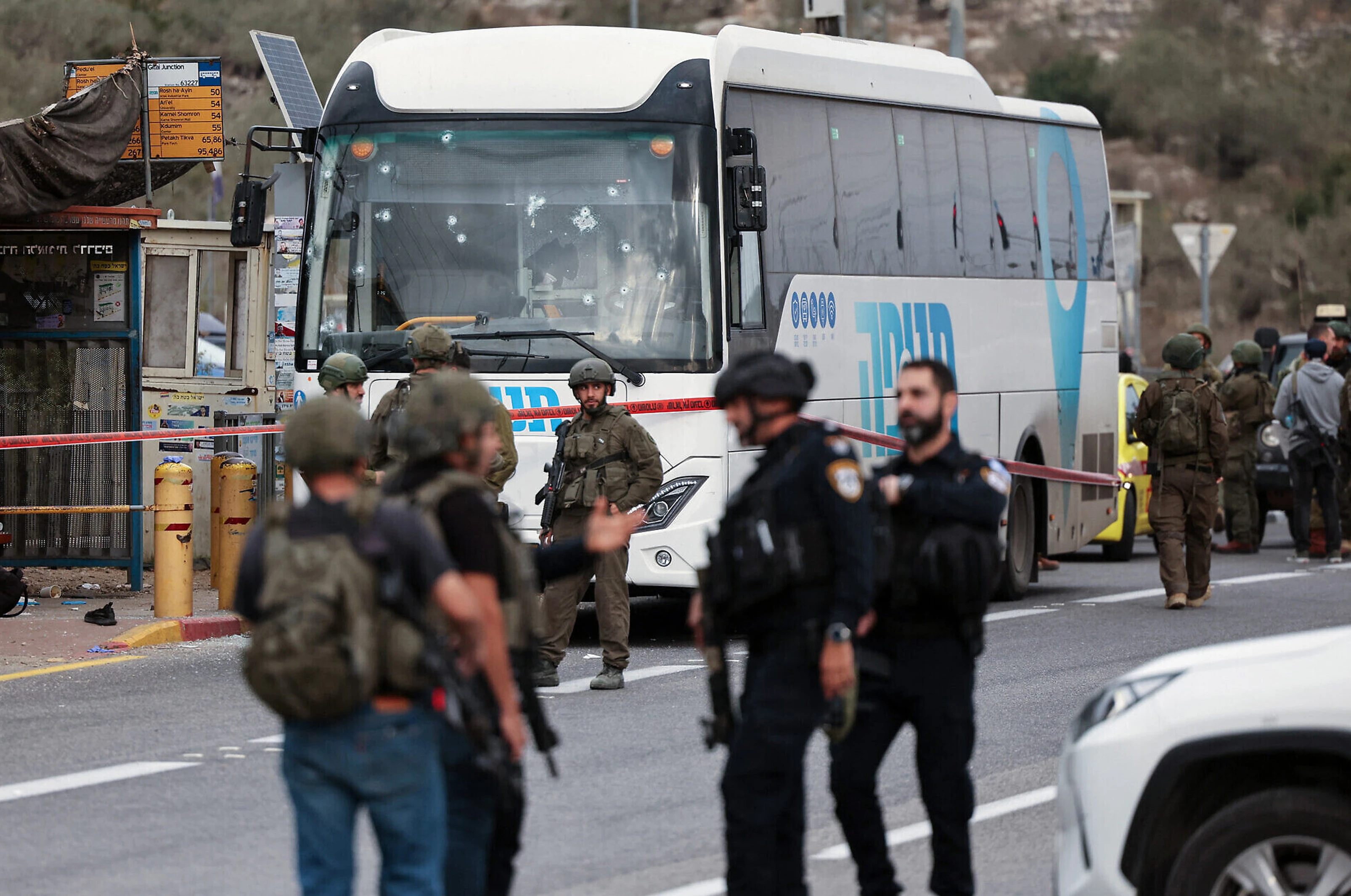 پر اسرائیلو د یوه فلسطیني مجاهد برید؛ اته تنه ټپیان شوي دي