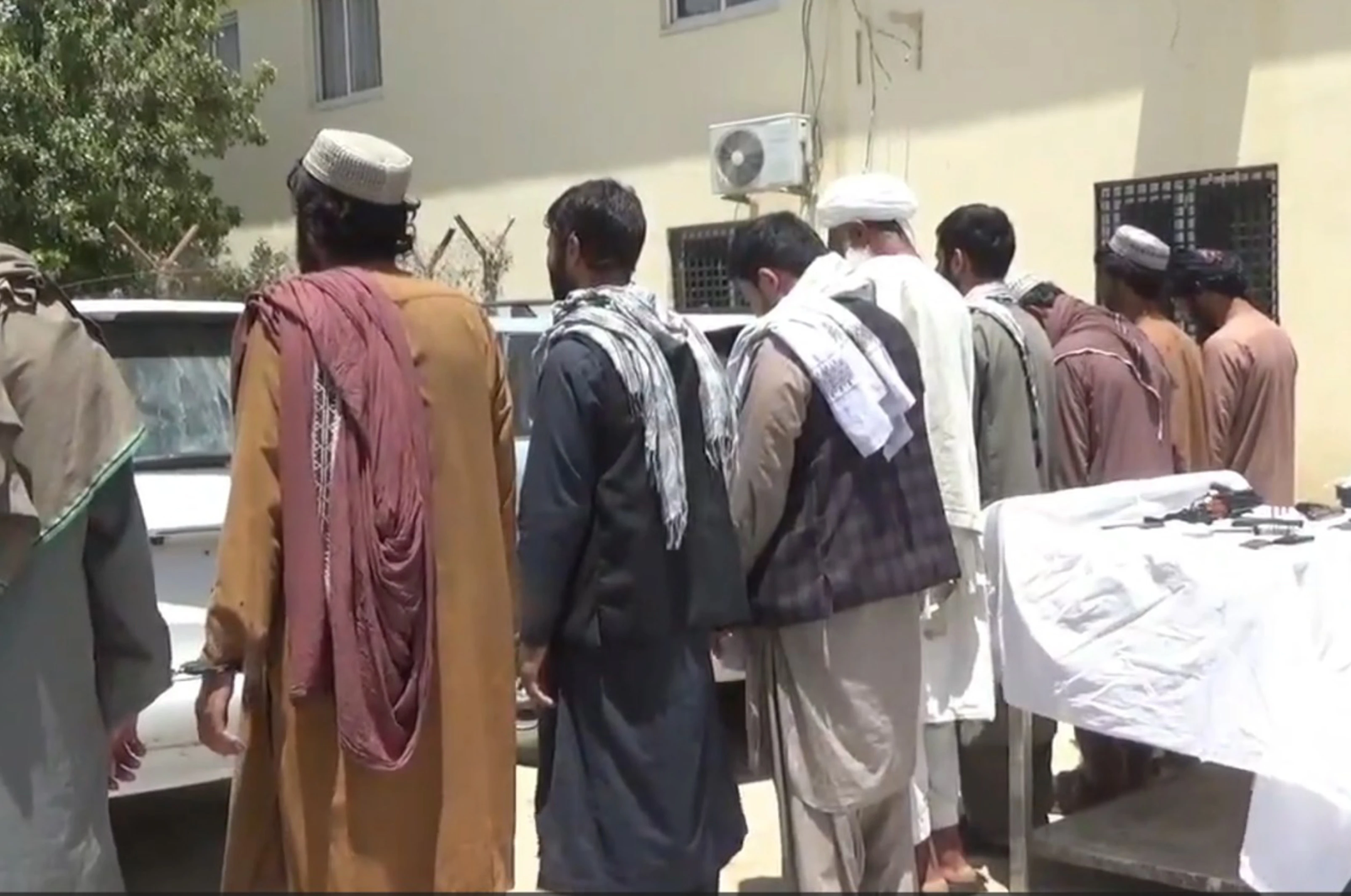 هلمند کې د وسله والو غلو درې ډلې نیول شوې دي