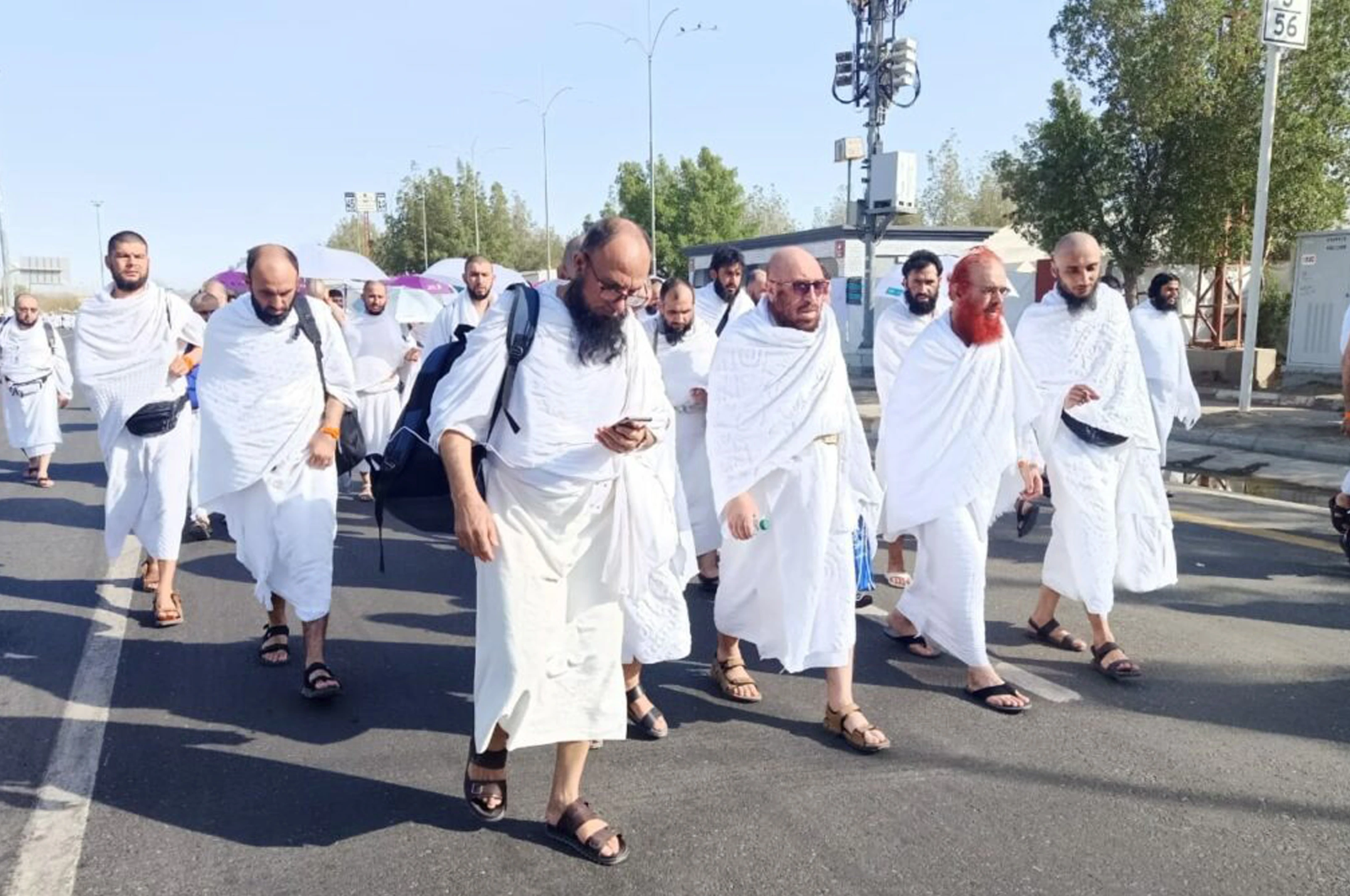 نږدې ورځو کې به هېواد ته د افغان حاجیانو د انتقال لړۍ پیل شي