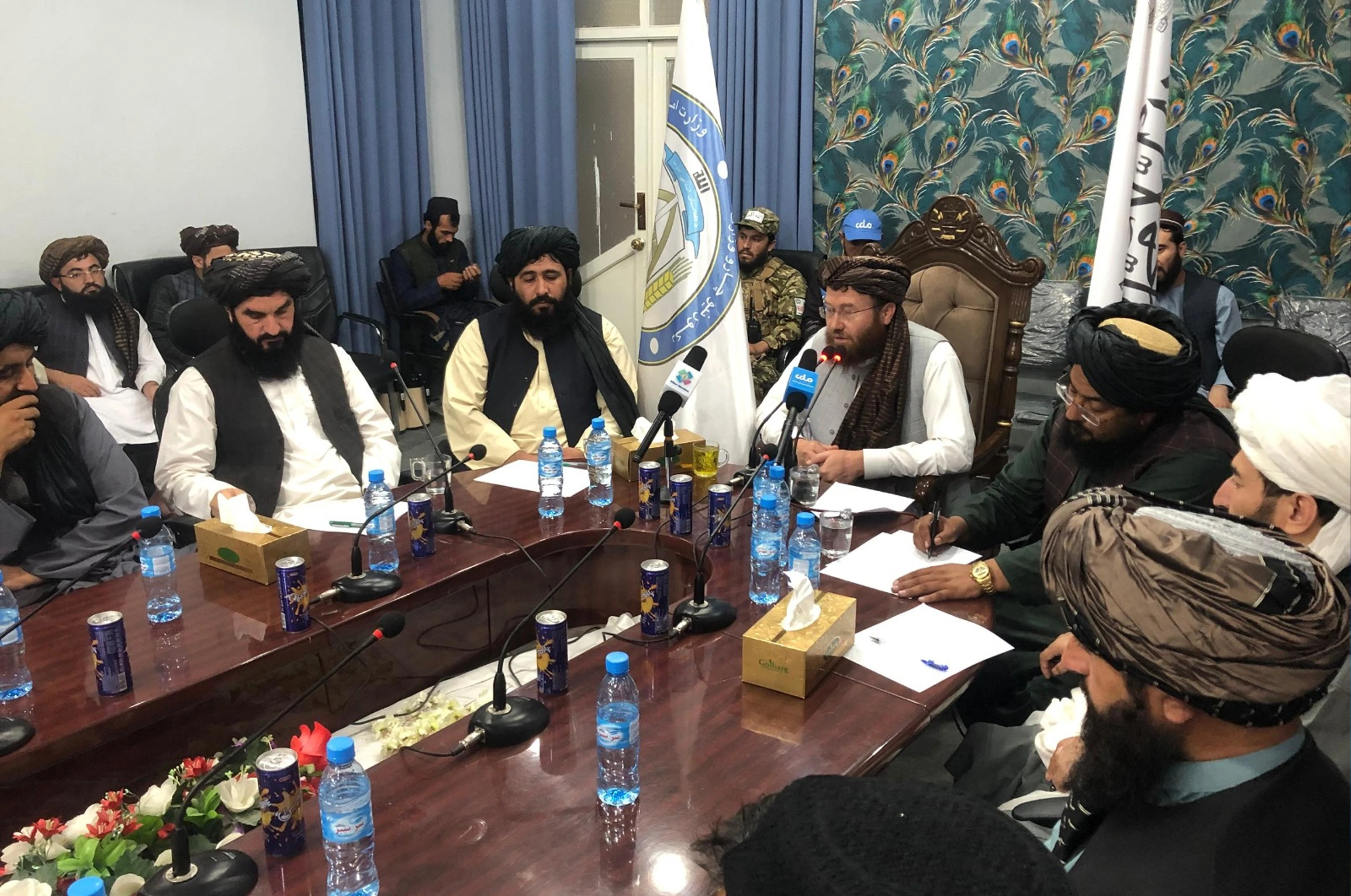 فاریاب ته د کرنې وزیر سفر؛ له ځایي چارواکو سره کتنه کې یې د اوبو پر مدیرت او ځان بساینې ټینګار کړی