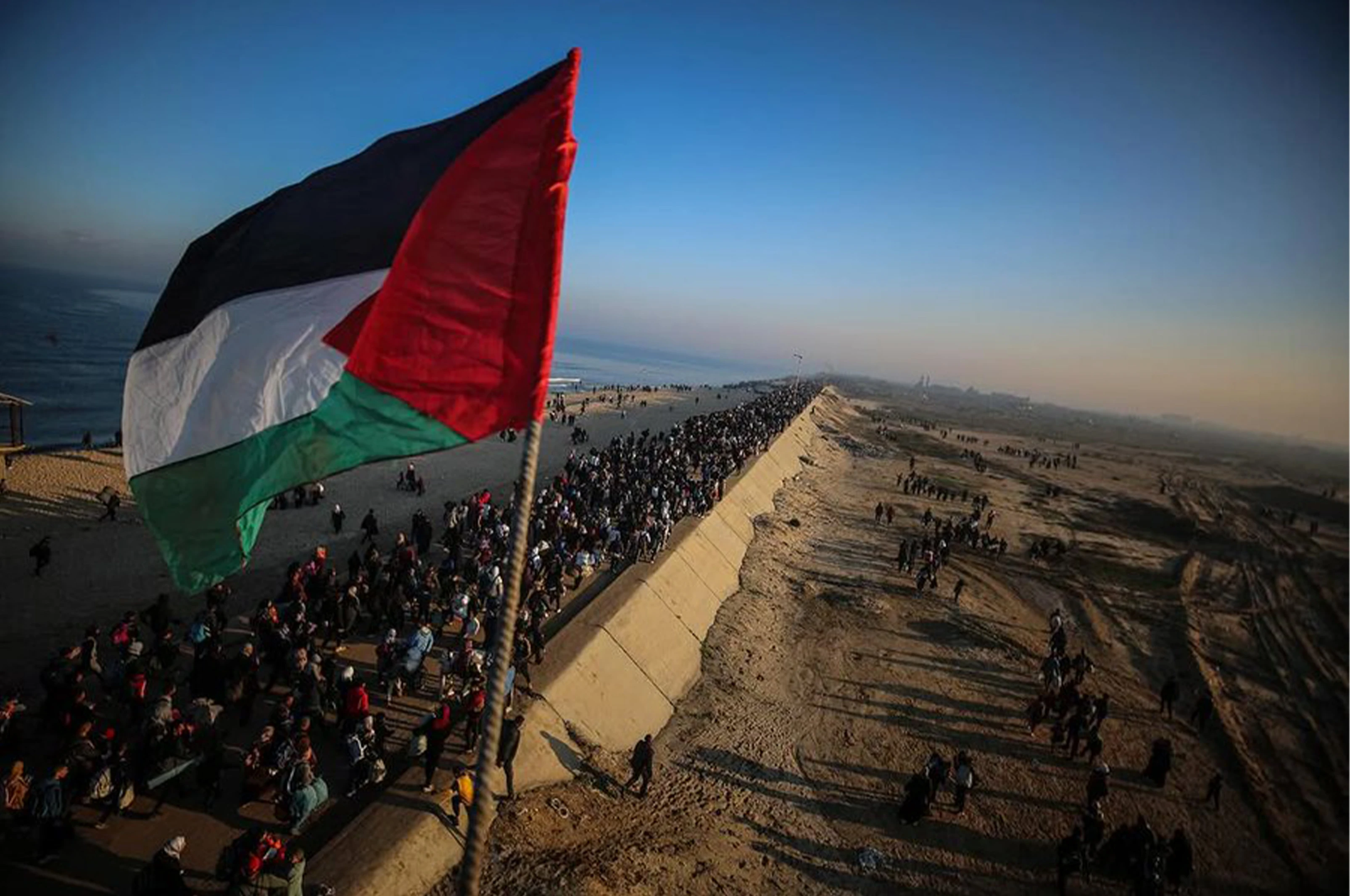شاوخوا ۳۰۰ زره فلسطینیان خپلو پلرنیو مېنو ته ستانه شوي