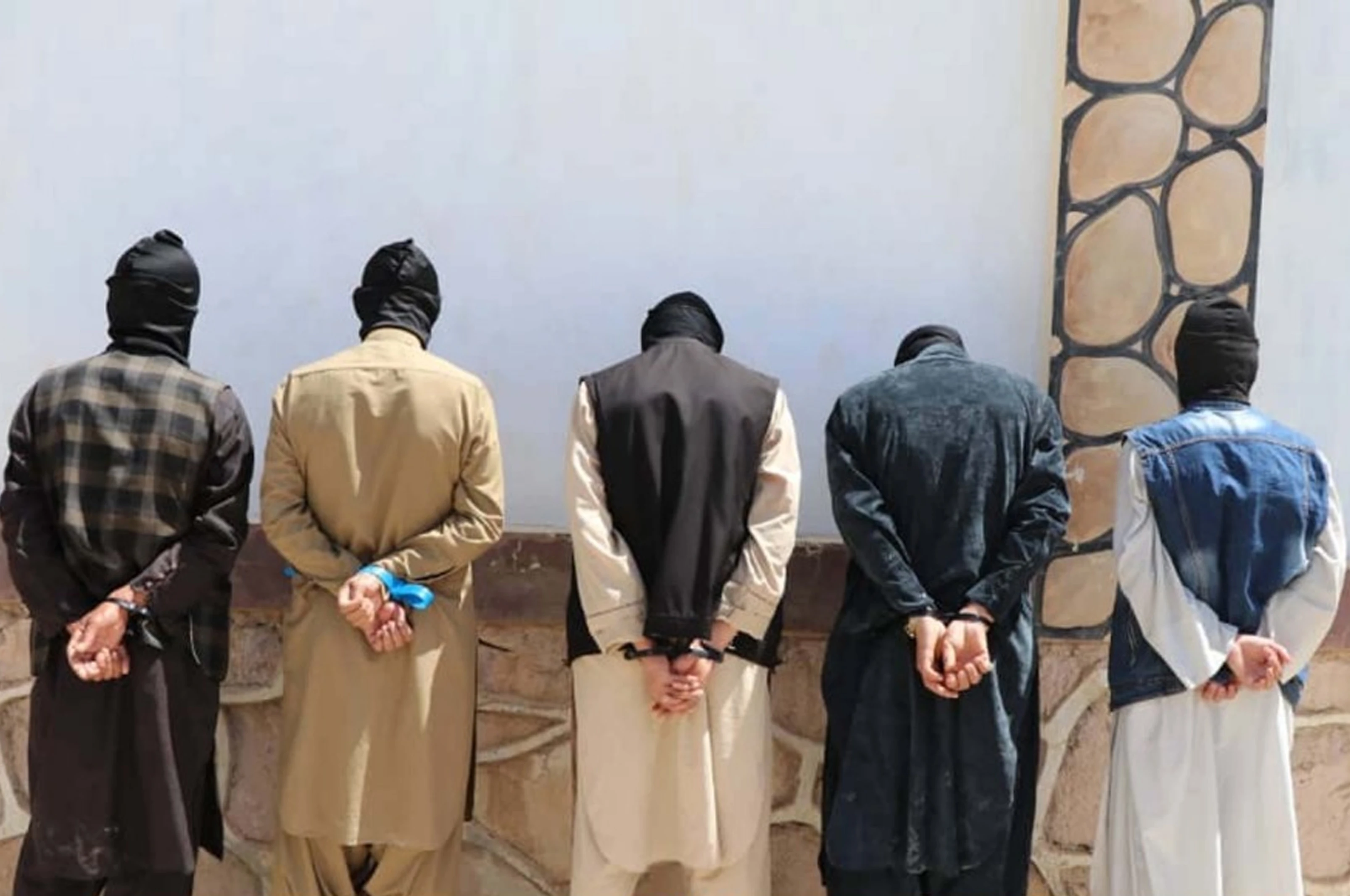 سرپل کې د انسان تښتوونکو یوه ډله موخې ته تر رسېدو وړاندې نیول شوې