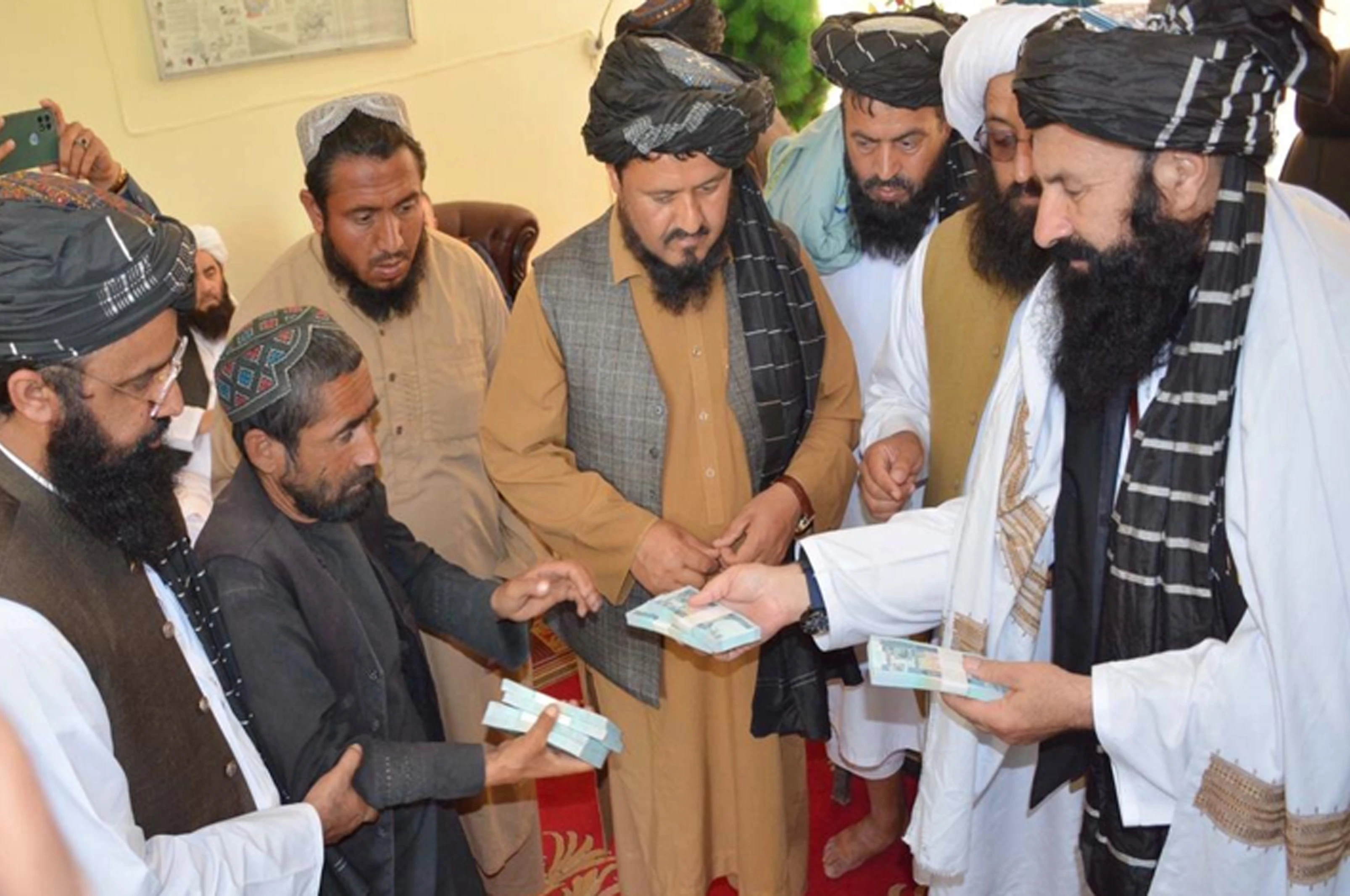 بغلان کې پر ۵۵ کورنیو نغدې مرستې ووېشل شوې