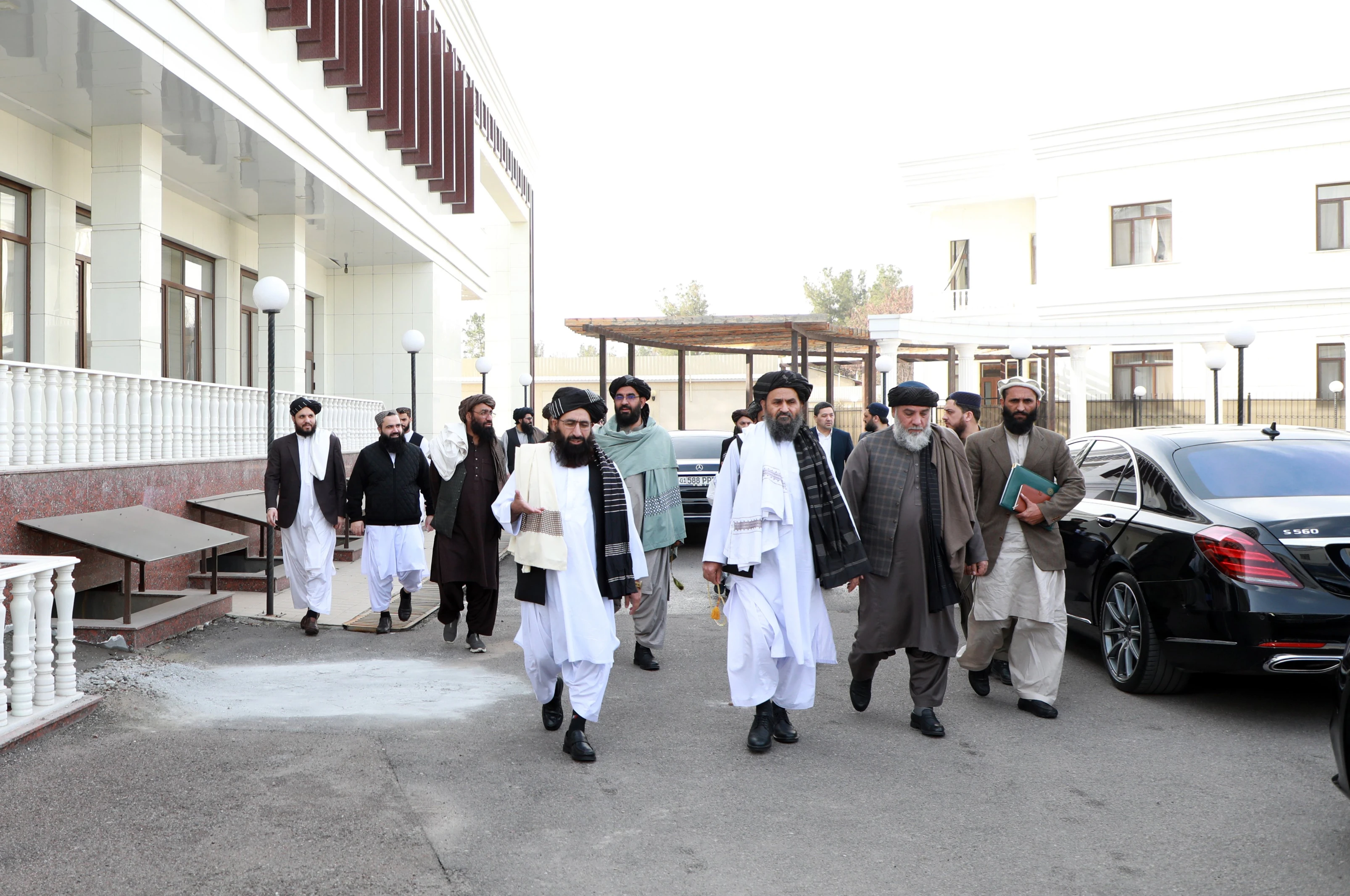 اقتصادي مرستیال: افغانستان د حکومت او ملت ترمنځ د همکارۍ په پایله کې پر پښو درېدلی شي