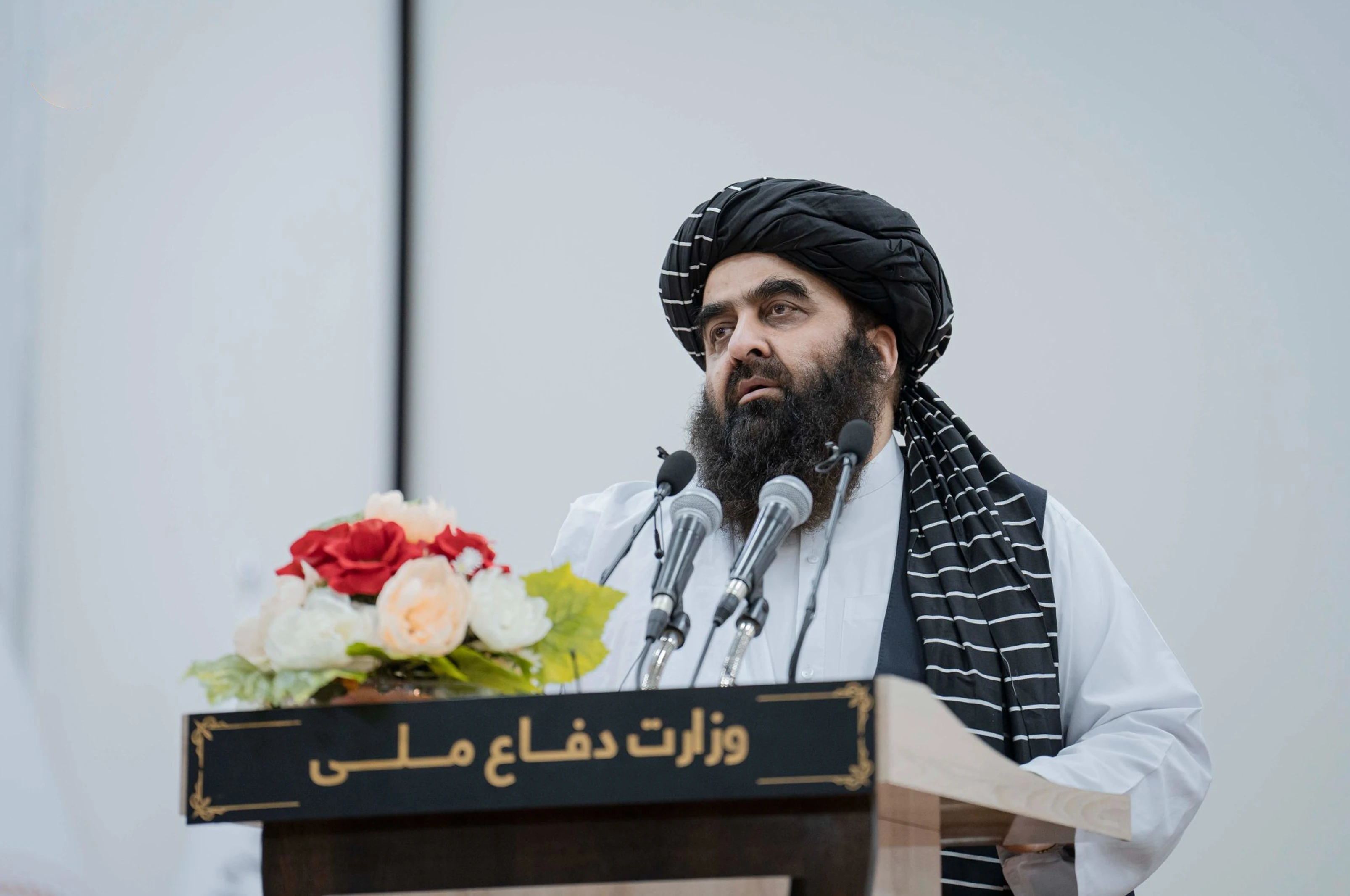 افغانستان ته په ټیټ نظر کتونکي دي له روس او امریکا پند واخلي