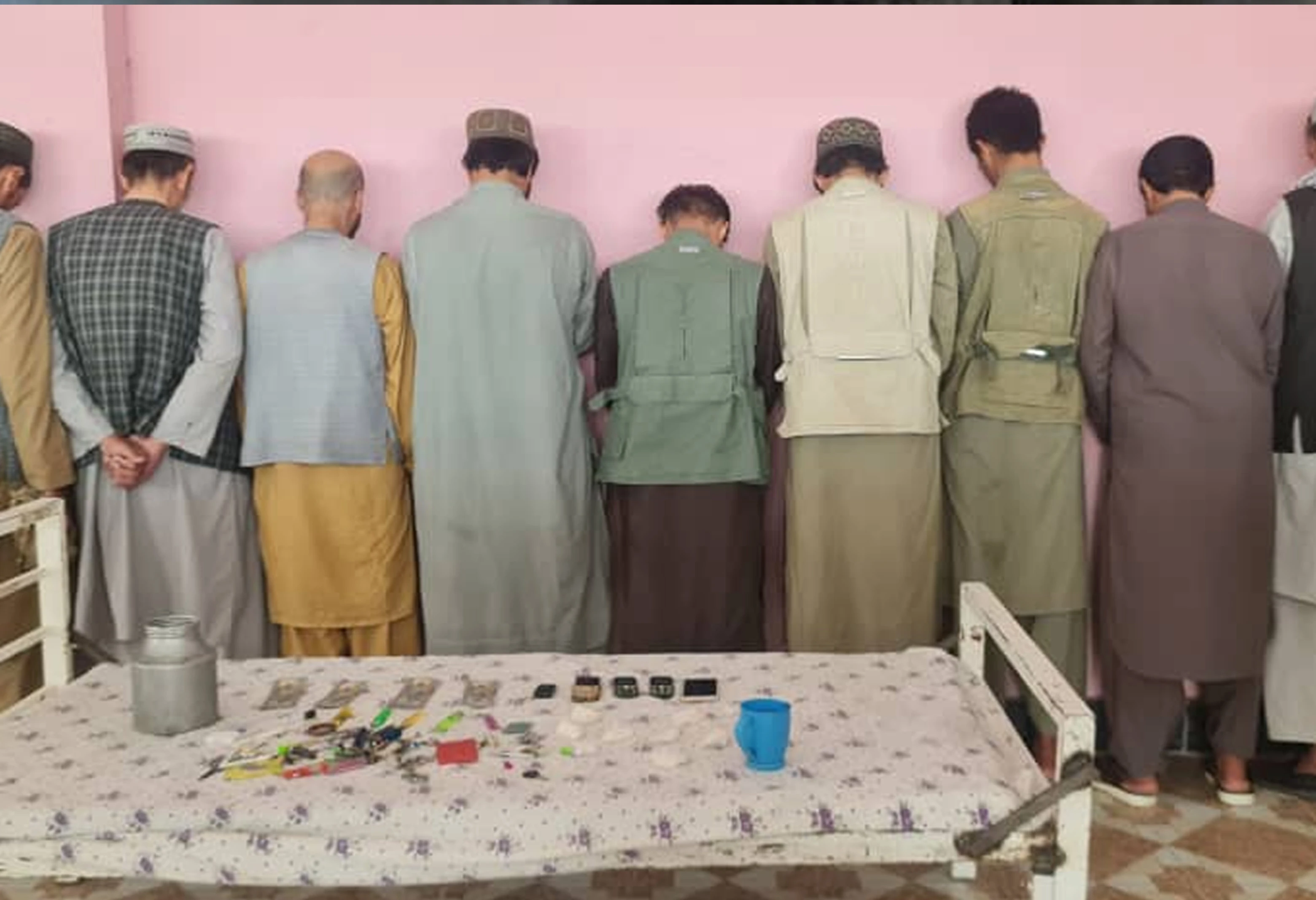 غزني کې ١١ تنه د نشه یي توکو د پلور او کارونې په تړاو نیول شوي
