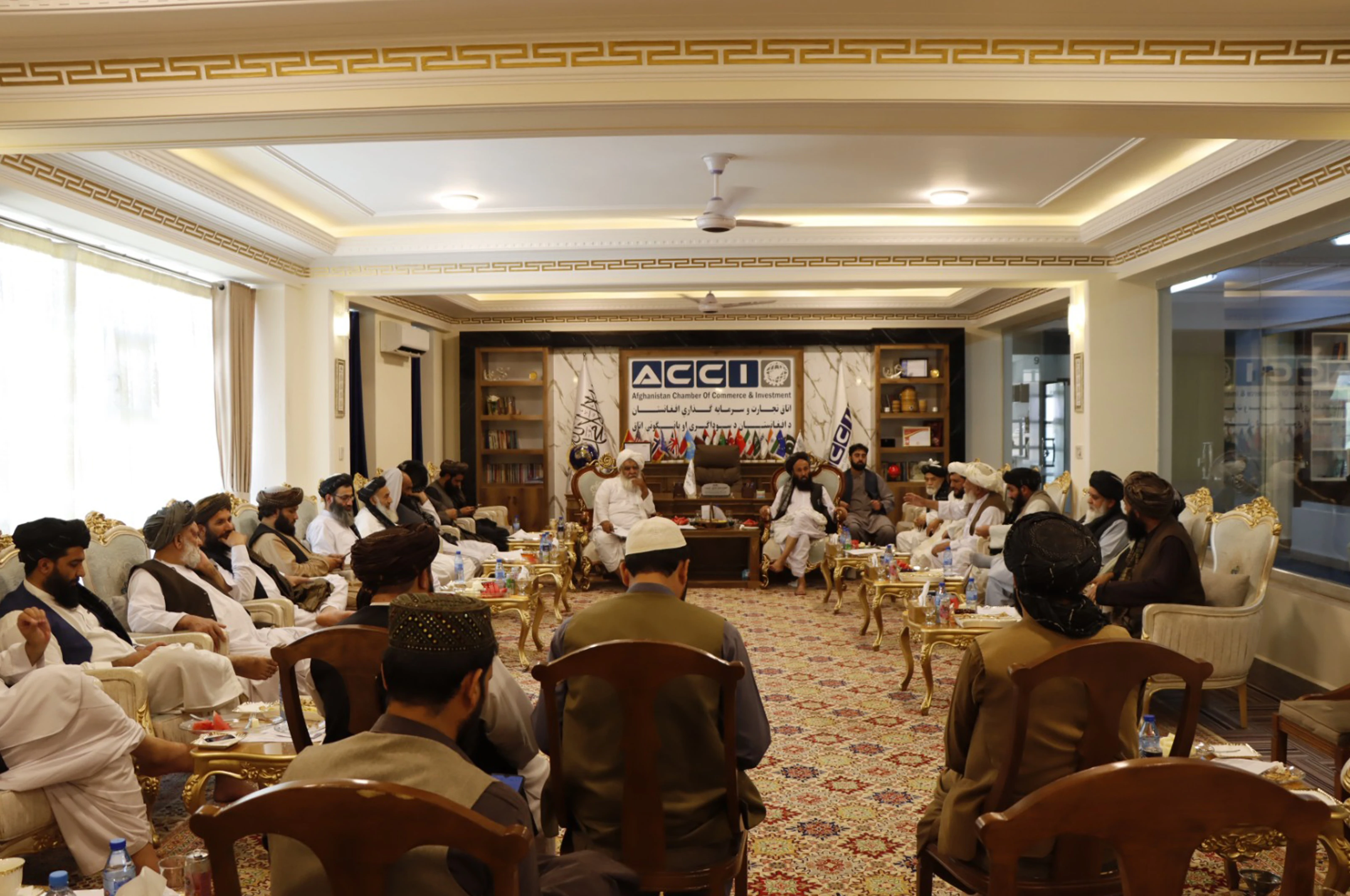 د پېښو پر وړاندې مبارزې ملي ادارې مشر د وېش بازار له زیانمنو سره ولیدل