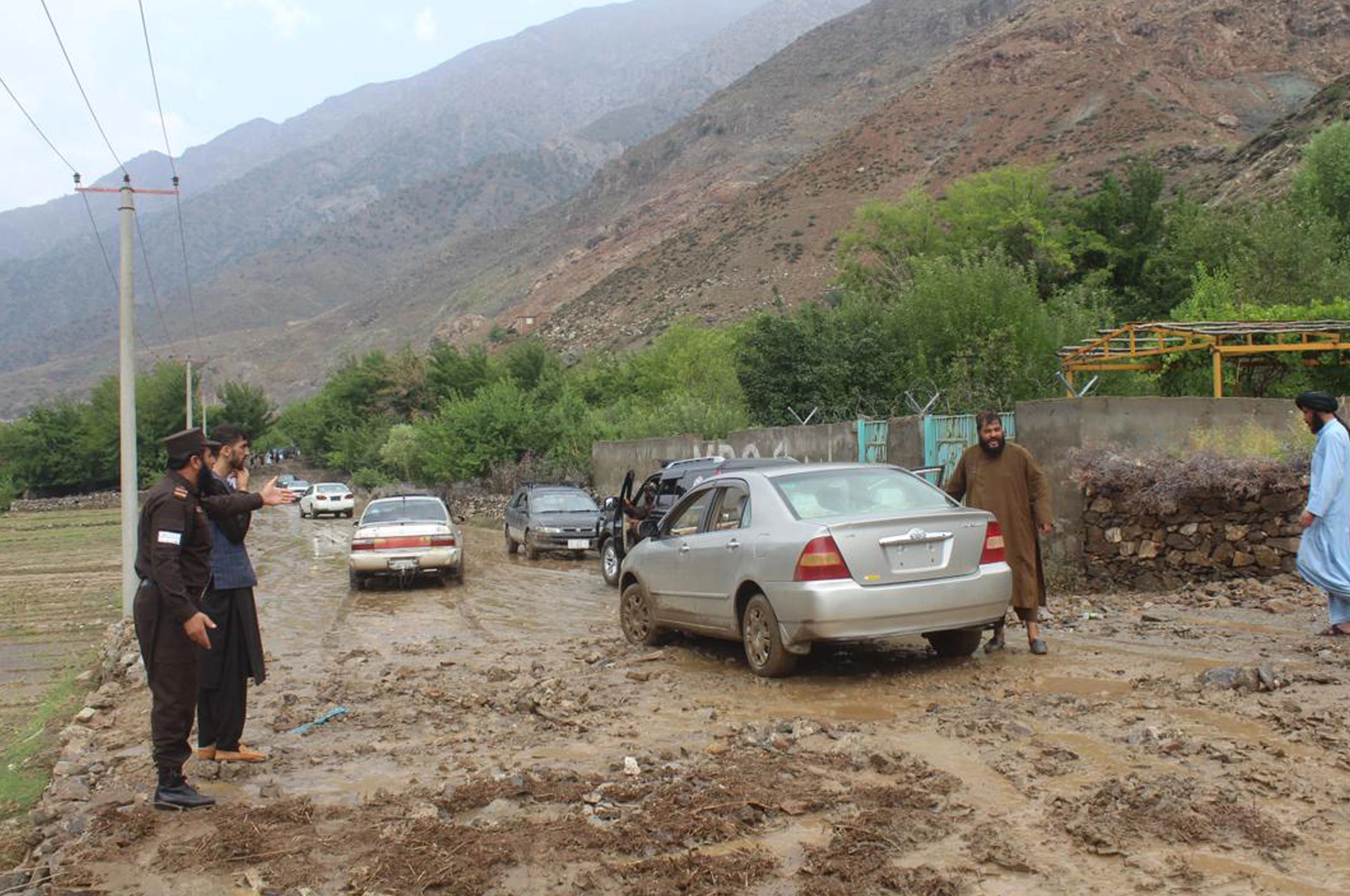 سېلابونو راوتلو د پنجشېر عمومي لار د ترافیکو پر مخ تړلې
