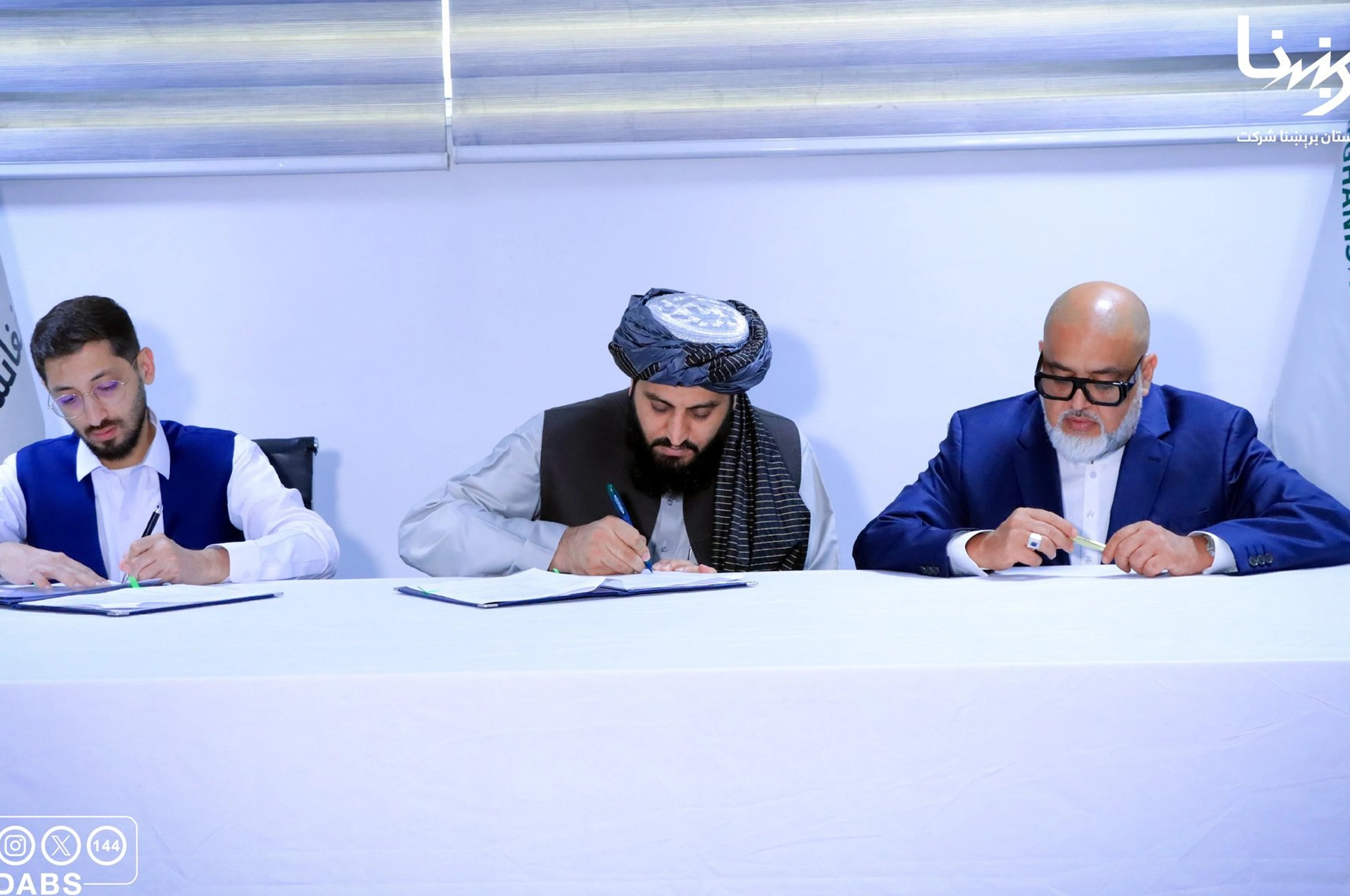 هرات کې ۴۱میلیونه ډالرو په لګښت د برېښنا درې پروژو تړونونه لاسلیک شول