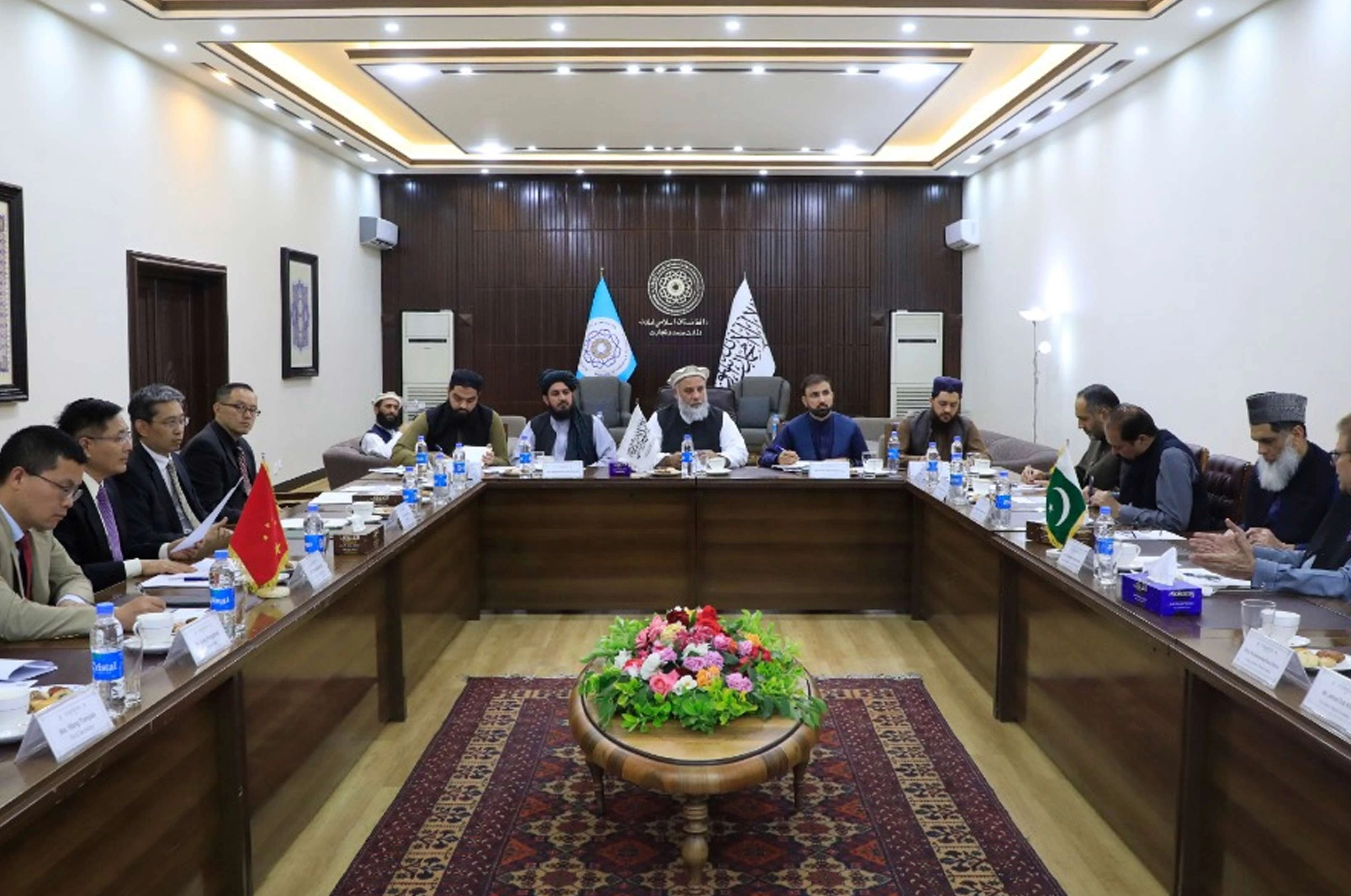 د کابل، بیجینګ او اسلام اباد ترمنځ د بانکي اړیکو پر پیاوړتیا خبرې شوې