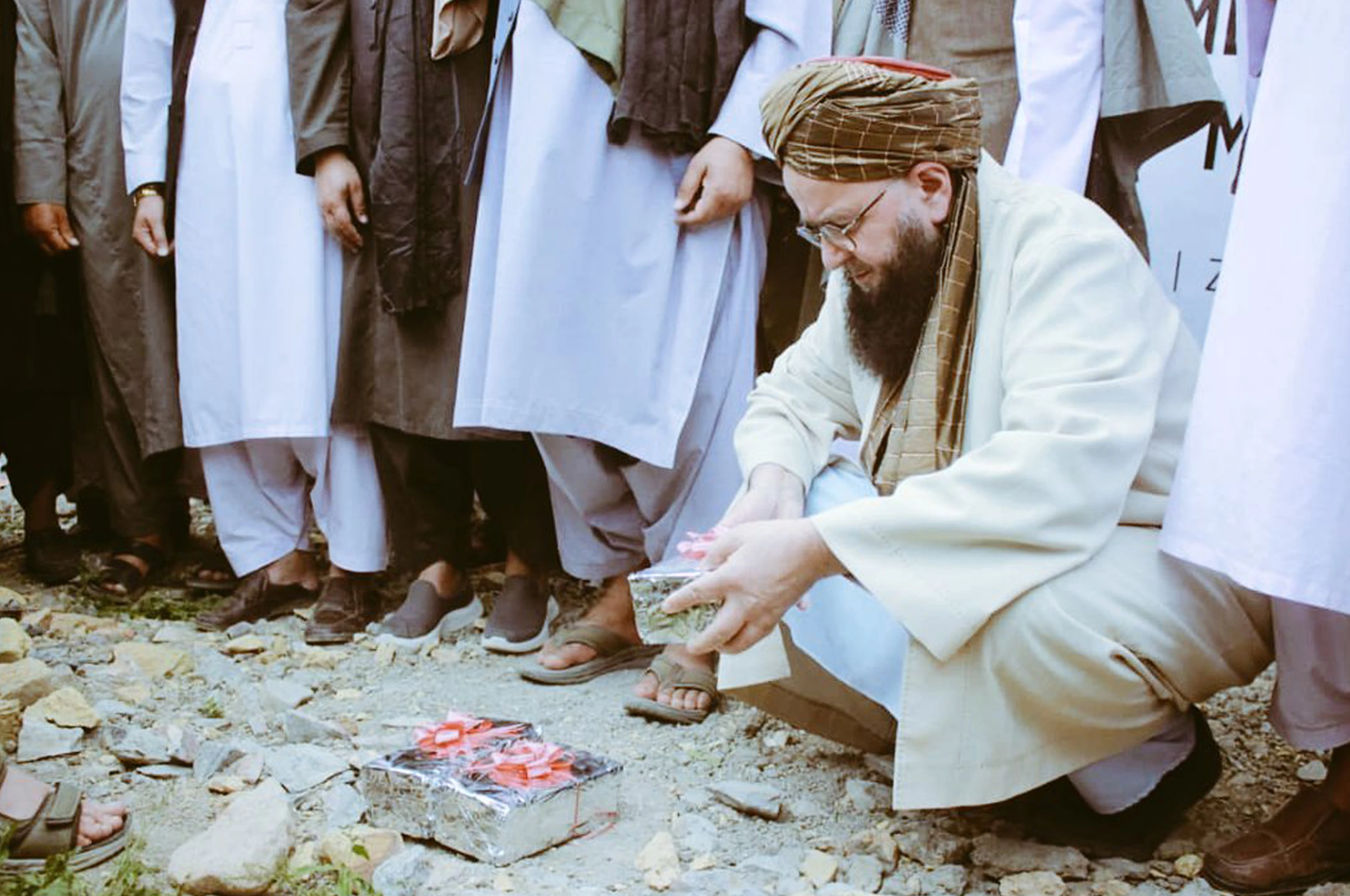 زابل کې د مرحوم امیرالمؤمنین ملا محمد عمر مجاهد مقبرې ته څېرمه یوه دیني مدرسه جوړېږي 