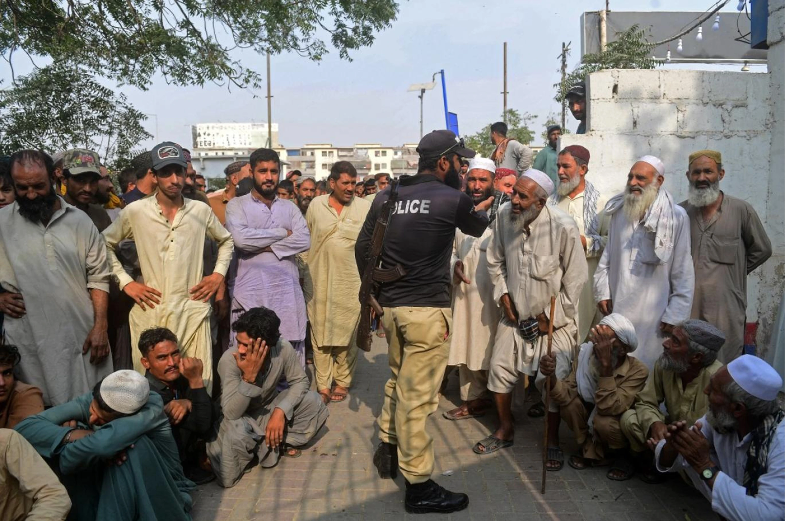 اسلام آباد کې افغان کډوال په زور د کورونو پرېښودو ته اړ شوي