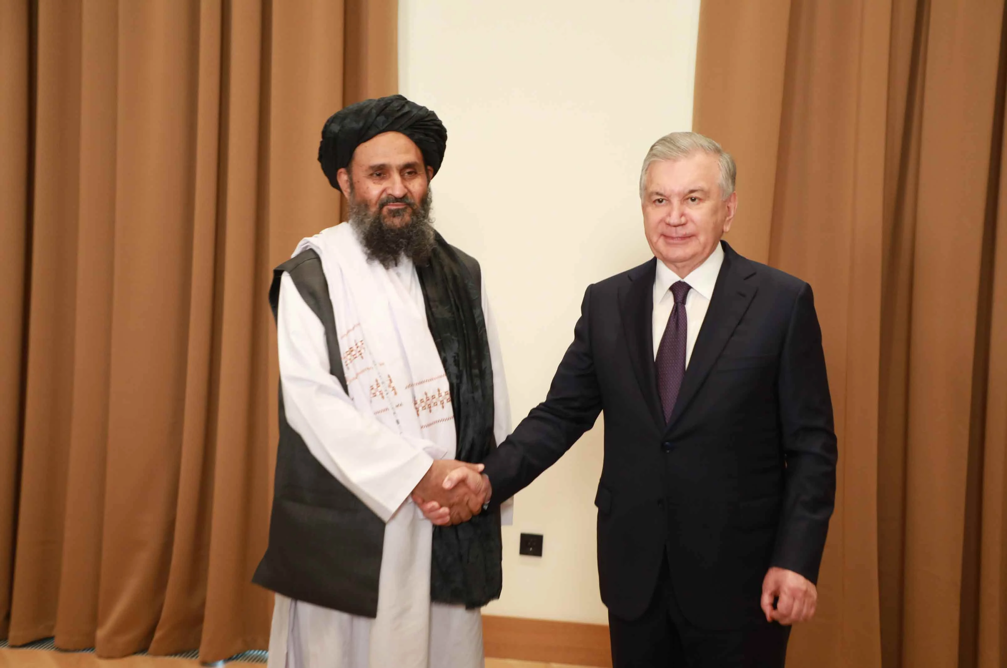 اقتصادي مرستیال ازبکستان ولسمشر سره په رېل لارو خبرې کړې