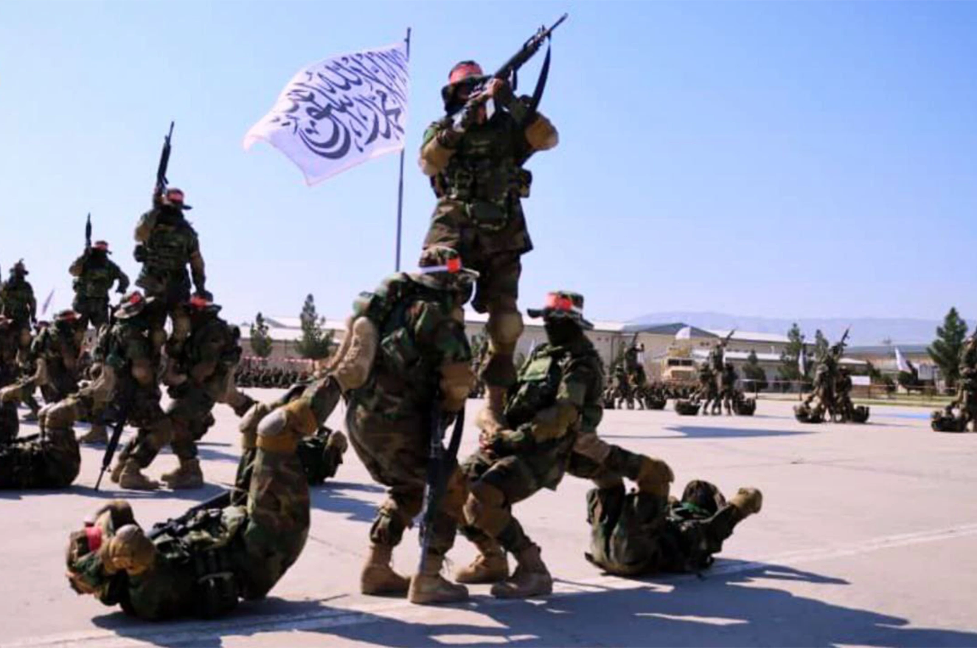 ۱۸۰۰ ځوانان د اسلامي ملي اردو له لیکو سره یوځای شول