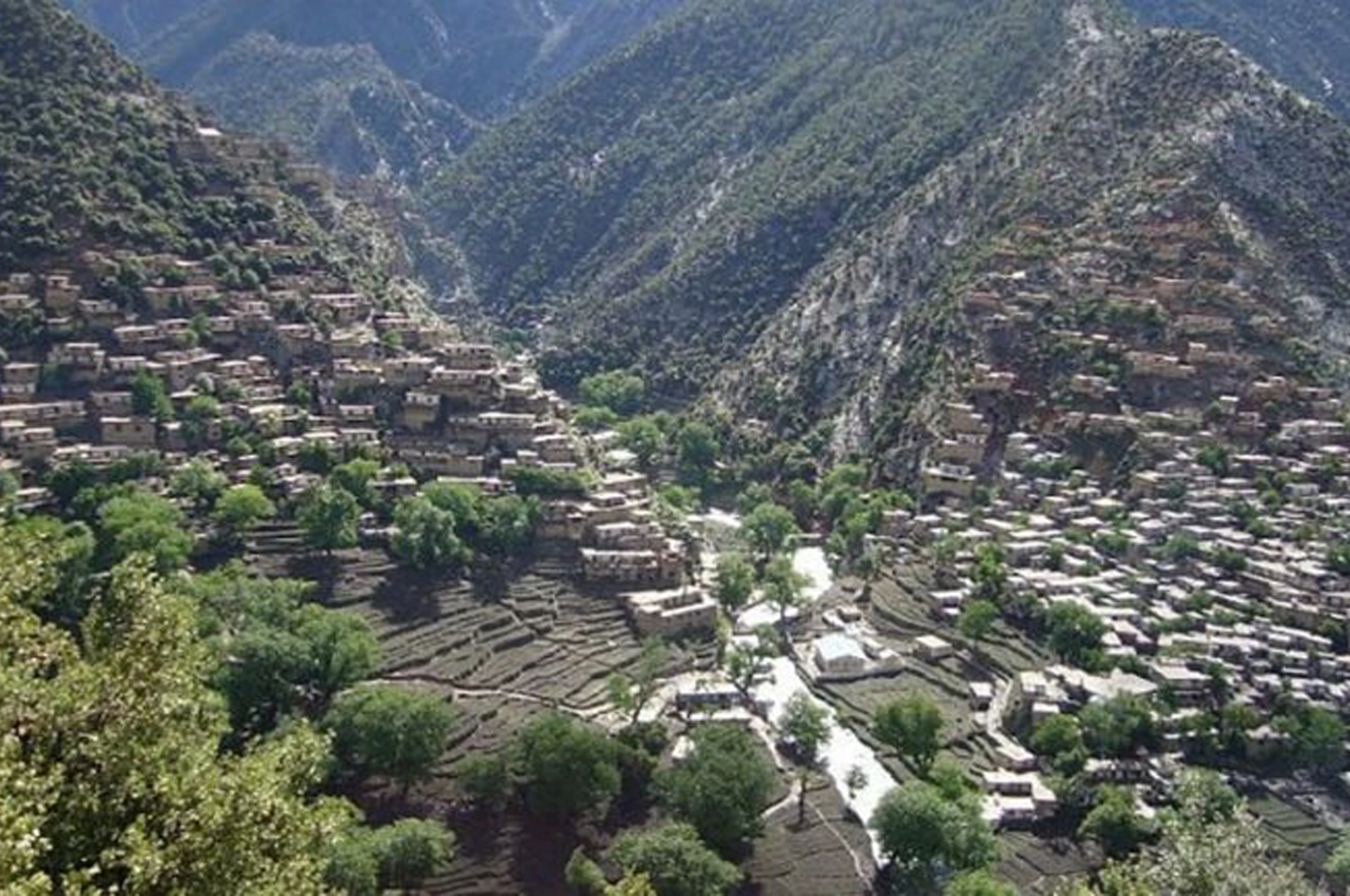 نورستان کې غر ښویېدنې ٢٠ کورونه لاندې کړي