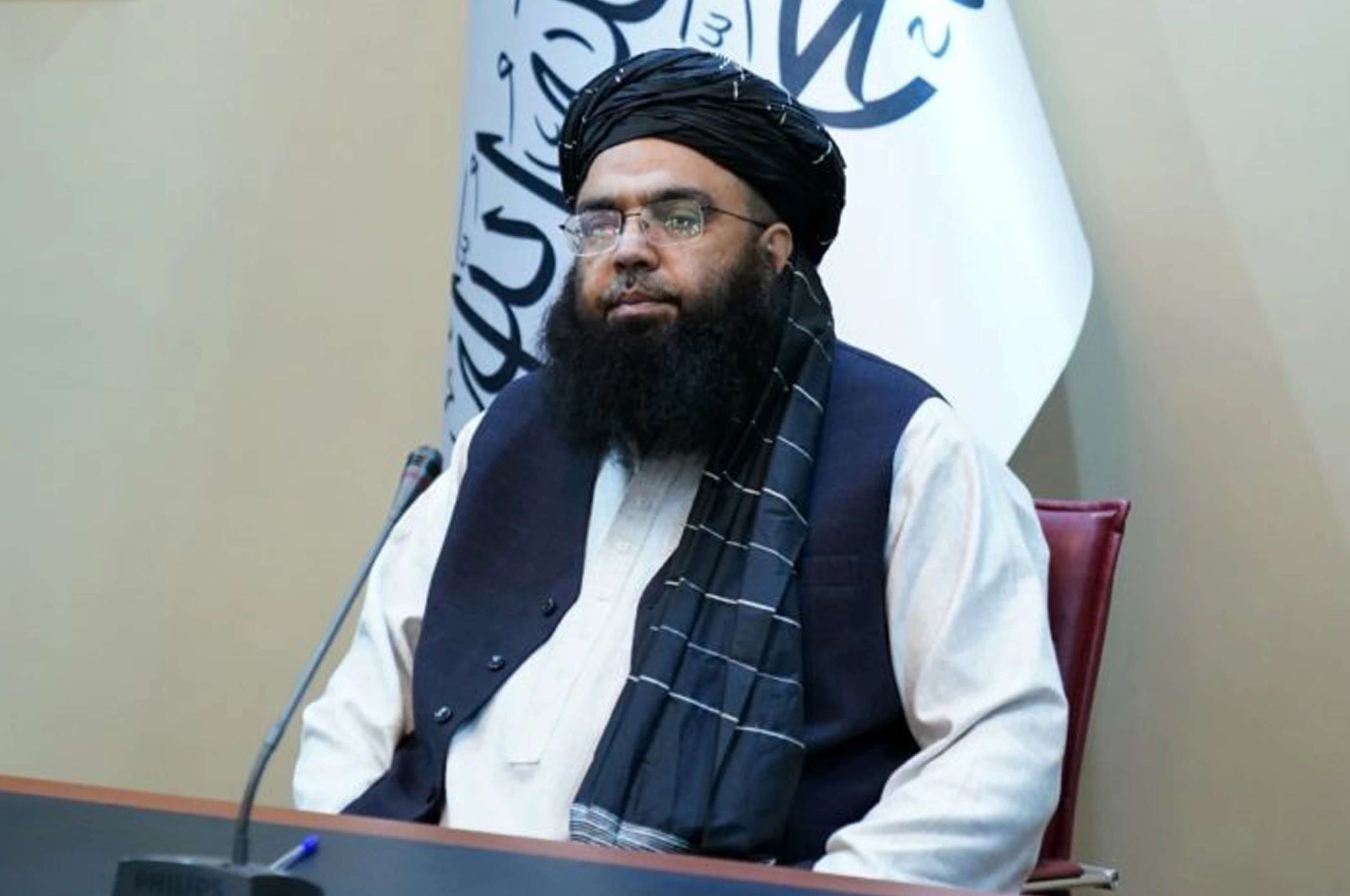 مولوي عبدالکبیر د کډوالو چارو وزیر په توګه خپله نوې دنده پیل کړه