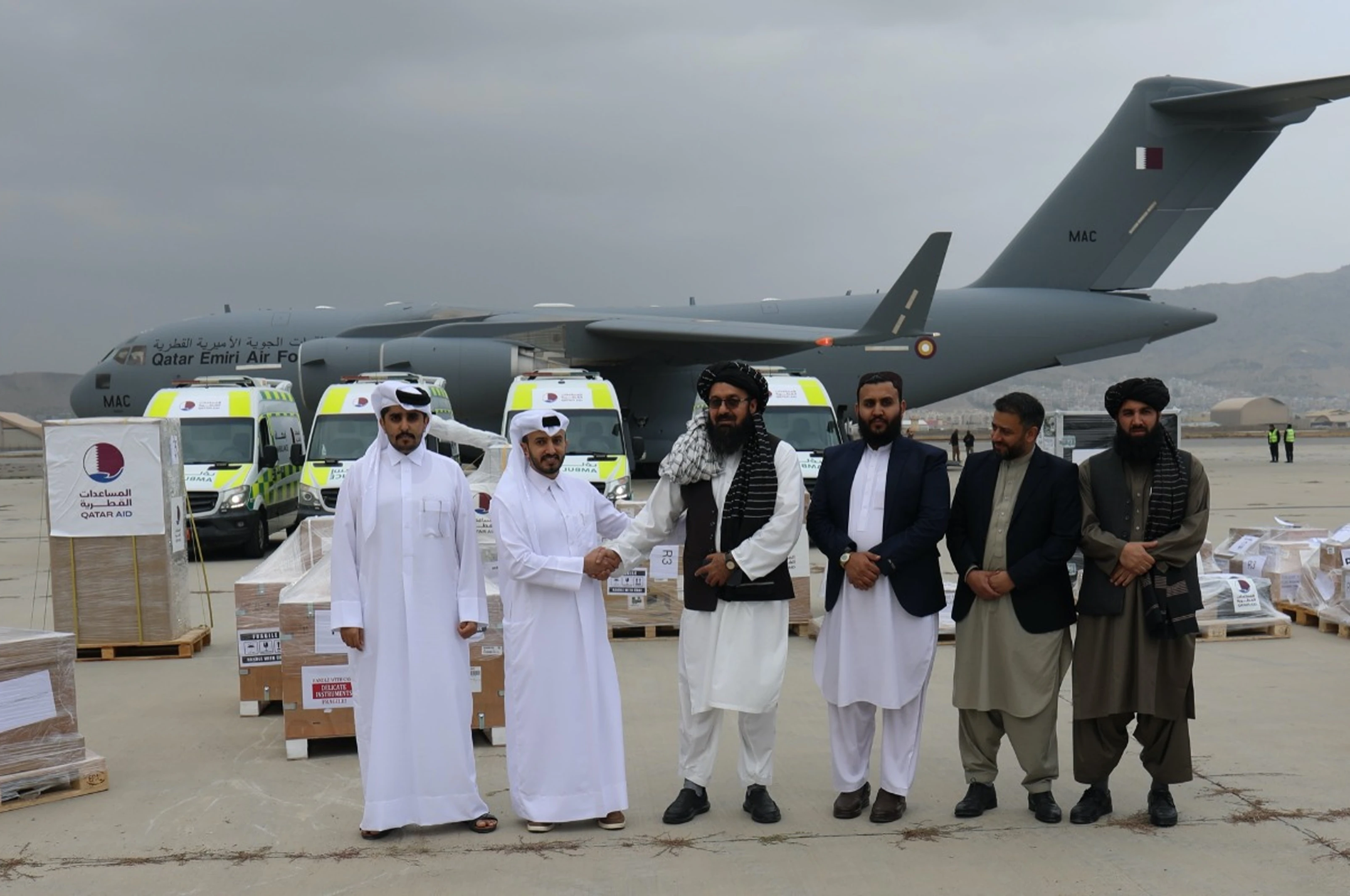 قطر افغانستان سره څلور عرادې امبولانسونو مرسته کړې