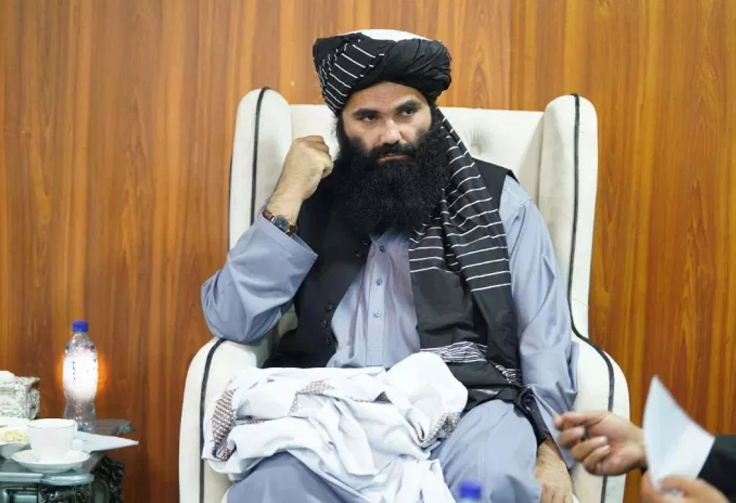 کورنیو چارو وزیر د افغان روغتیاپالانو هڅې ستایلې دي