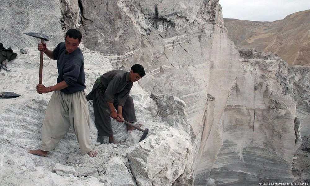 اوس مهال افغانستان کې په کلني ډول ۵ لکه ټنه مالګه استخراجېږي